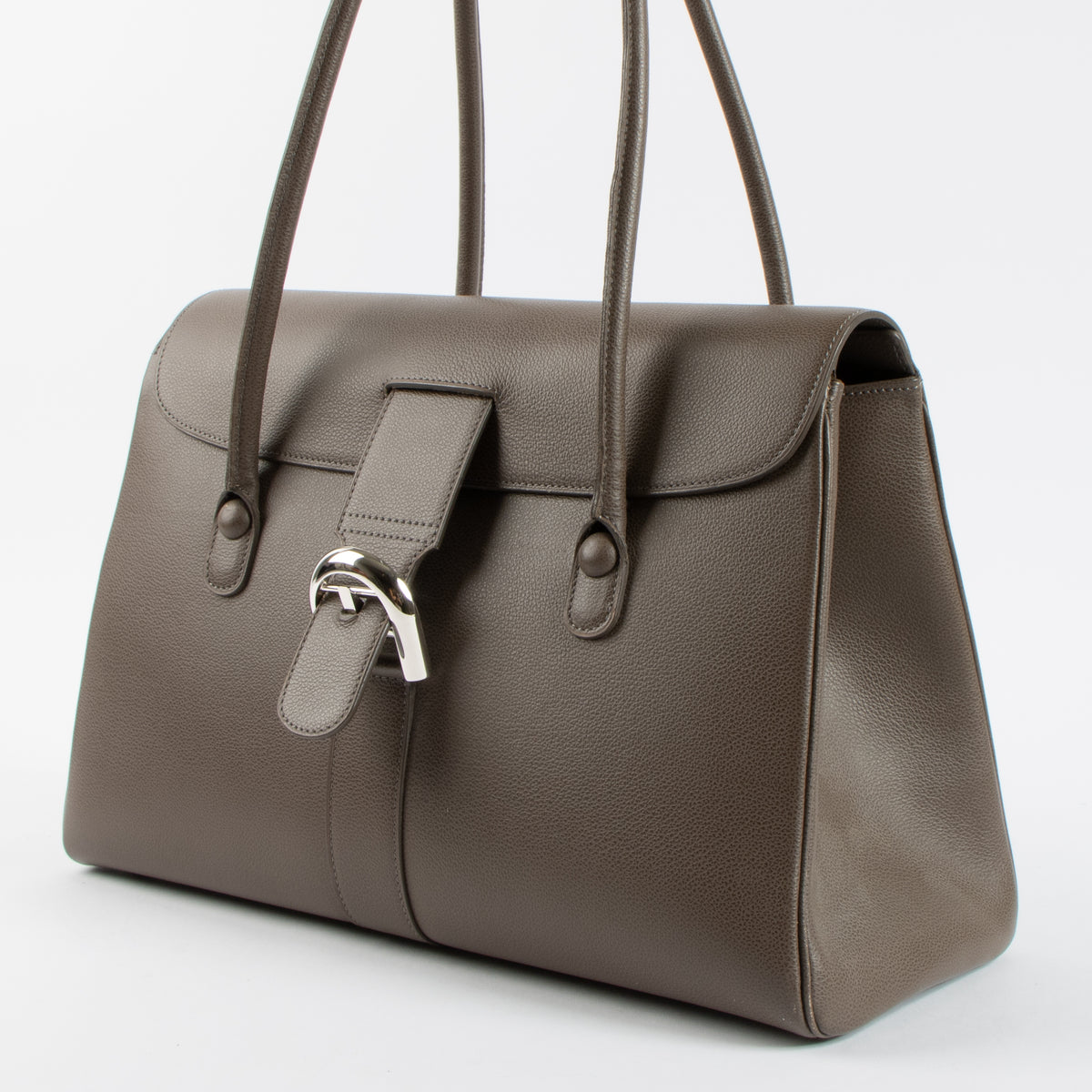Shop the 100% authentic Delvaux Taupe Jumping Brillant Cabriolet Bag second hand on Labellov.com!