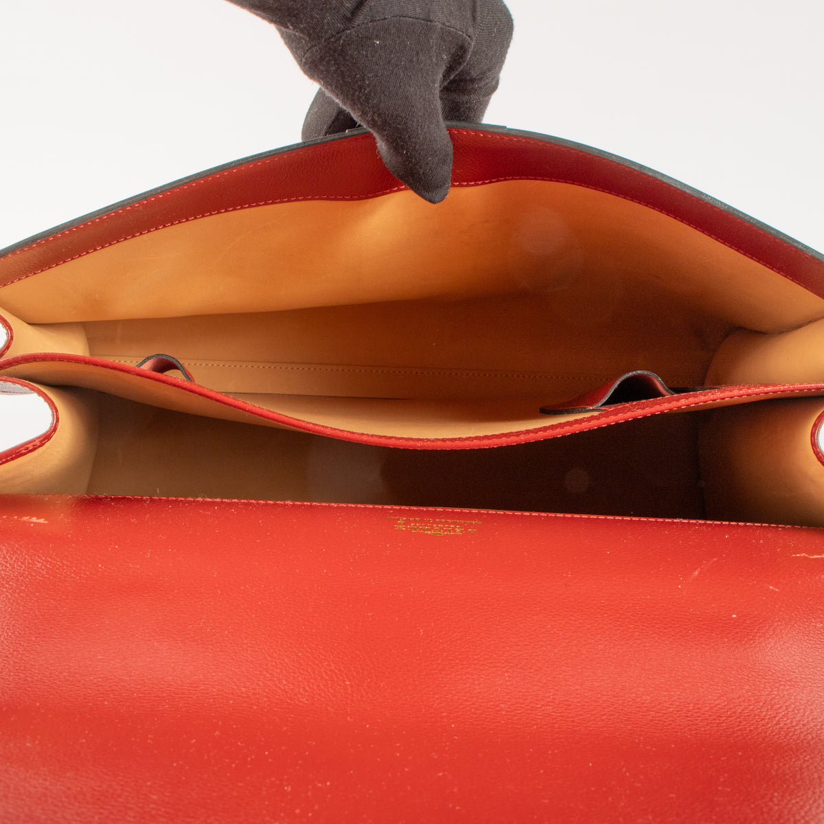 Shop the 100% authentic Delvaux Rosso Jumping Amethyste Briefcase second hand on Labellov.com!