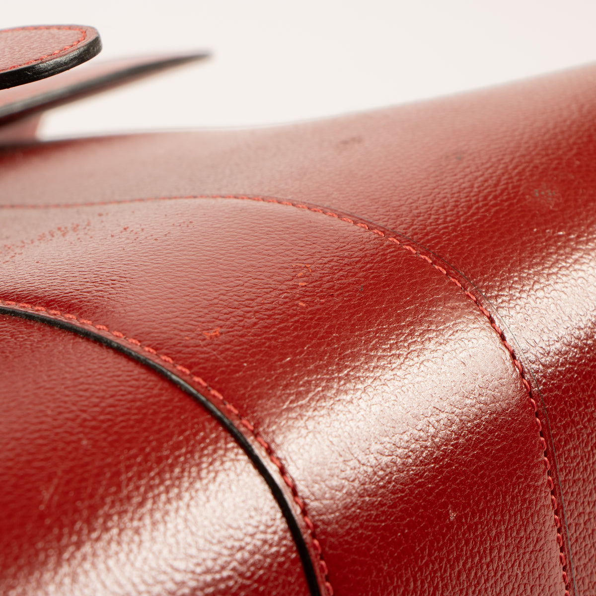 Shop the 100% authentic Delvaux Rosso Jumping Amethyste Briefcase second hand on Labellov.com!