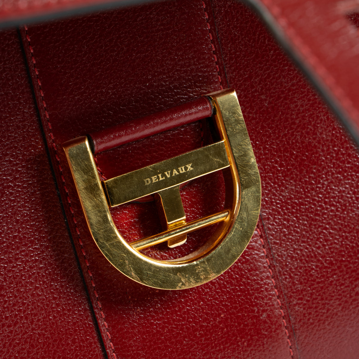 Shop the 100% authentic Delvaux Rosso Jumping Amethyste Briefcase second hand on Labellov.com!