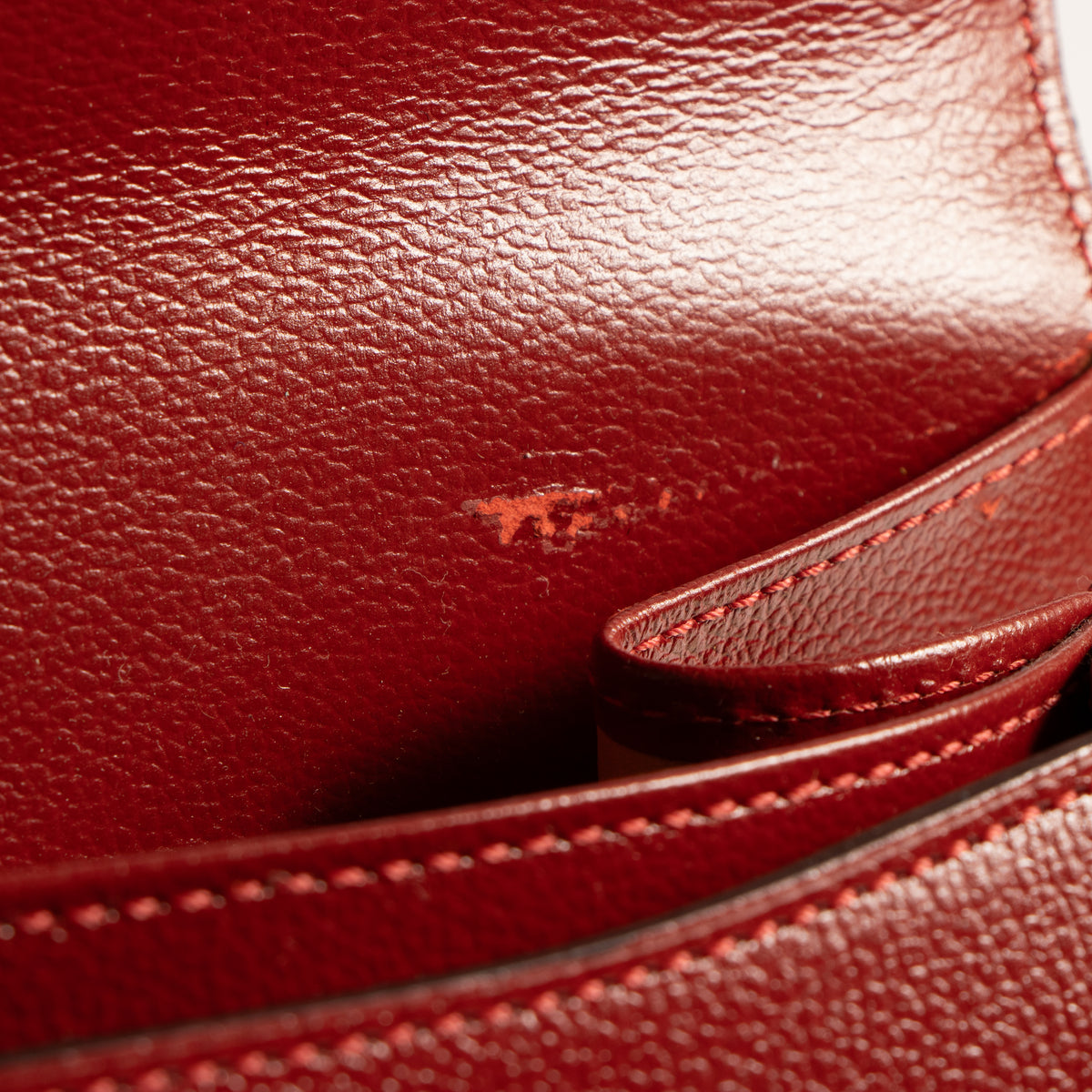 Shop the 100% authentic Delvaux Rosso Jumping Amethyste Briefcase second hand on Labellov.com!