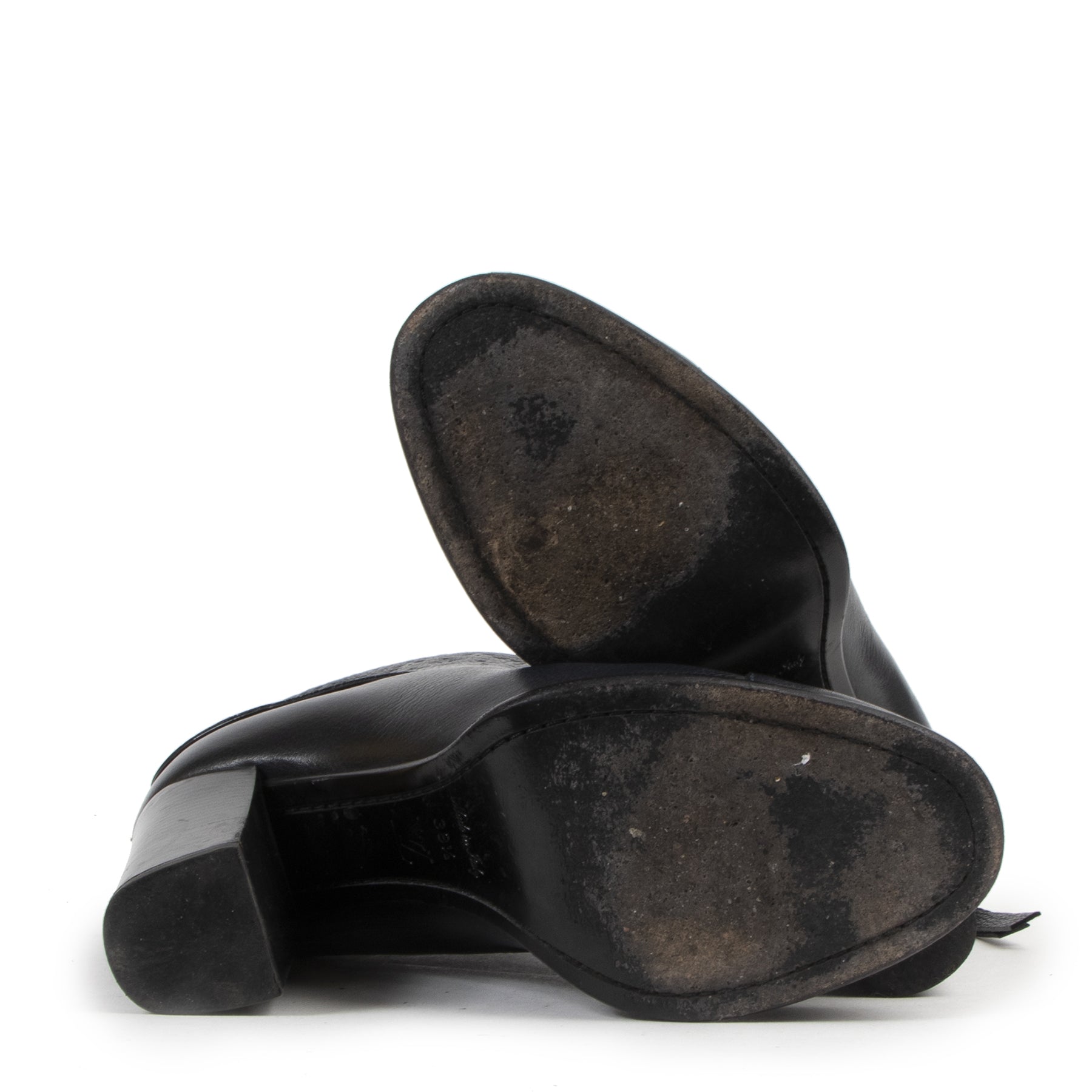 Authentic secondhand Louis Vuitton shoes right price safe and secure online shopping designer vintage LabelLOV webshop Antwerpen België mode fashion