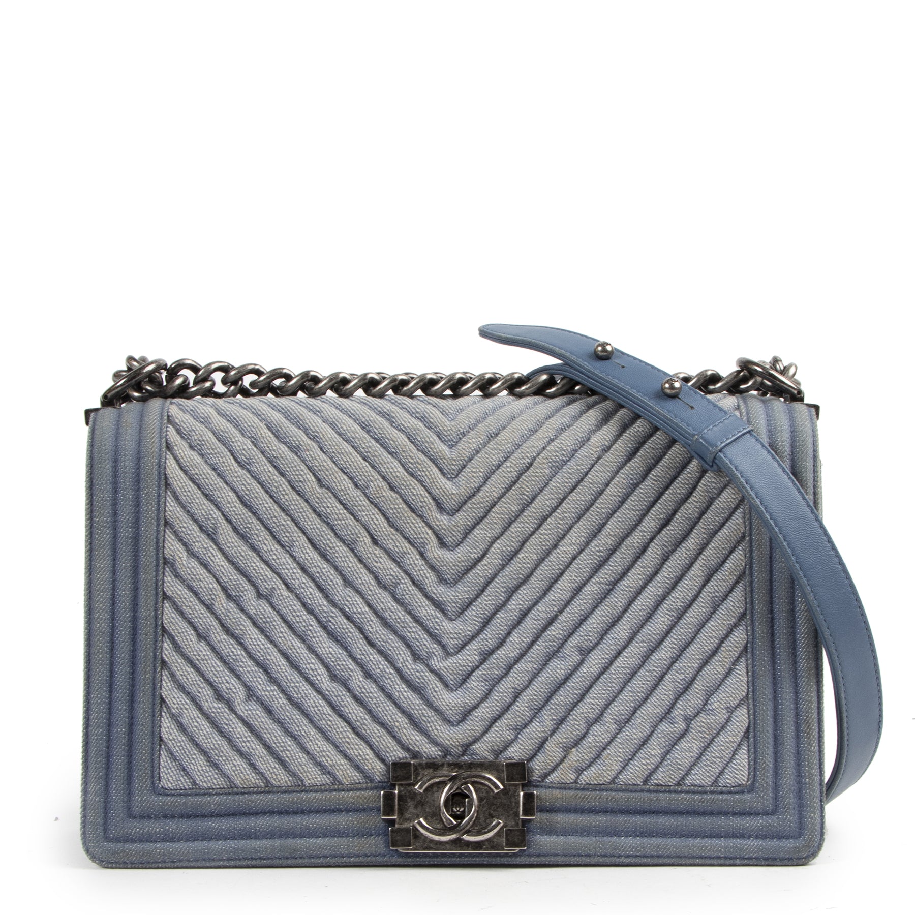 Authentieke tweedehands Chanel juiste prijs vintage webshop LabelLOV veilig online winkelen designer België Antwerpen mode fashion