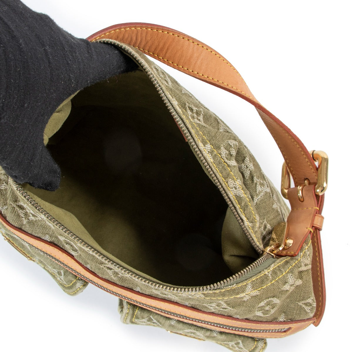 Shop now your favorite 100% authentic Louis Vuitton shoulderbags, at Labellov.