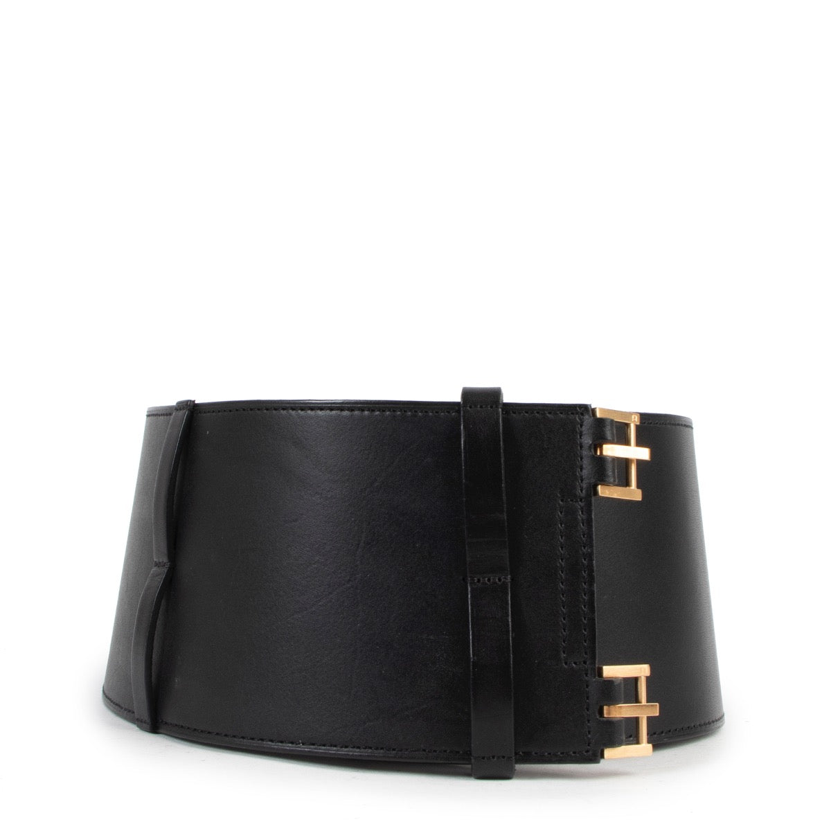 Shop now for your pre-loved, 100% authentic Delvaux belts, at Labellov.