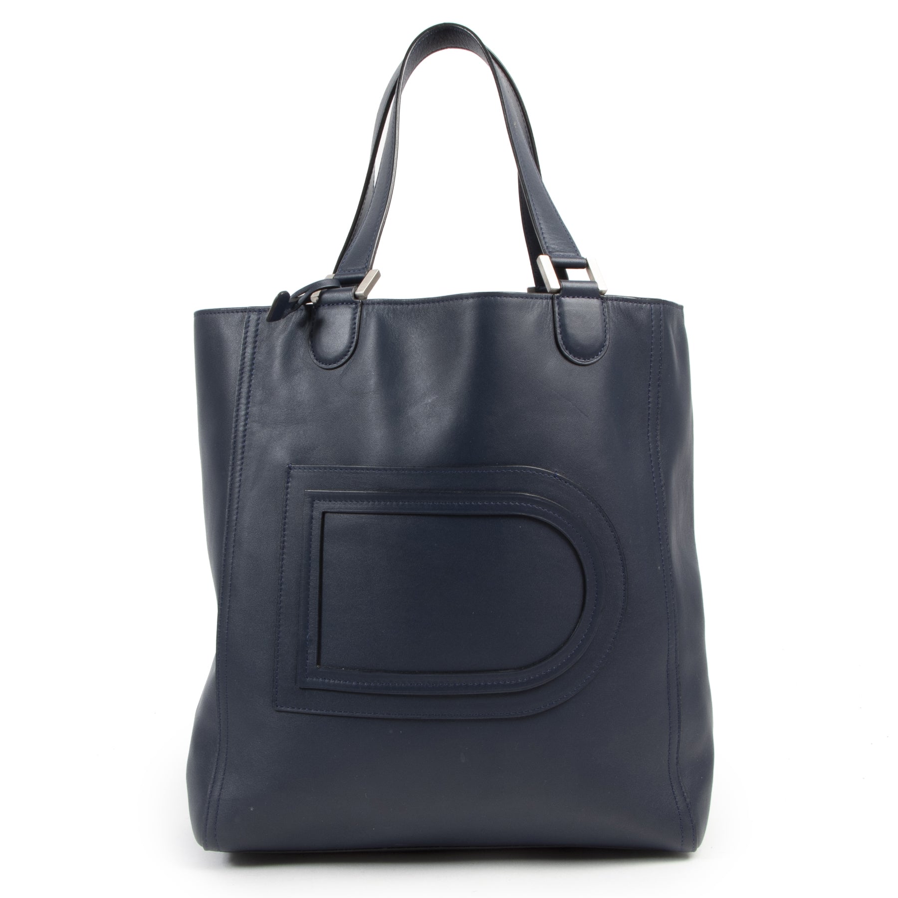 Delvaux Navy Tote Shoulder Bag. Authentieke tweedehands Delvaux handtassen bij LabelLOV Antwerpen. Authentique seconde-main luxury en ligne webshop LabelLOV. Authentic preloved Delvaux handbags at LabelLOV Antwerp.