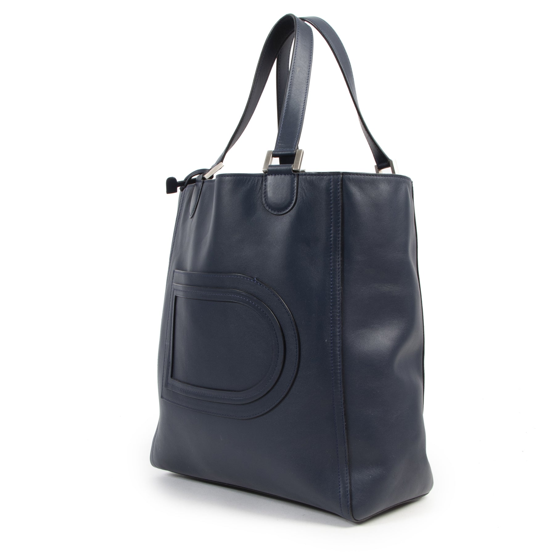 Delvaux Navy Tote Shoulder Bag. Authentieke tweedehands Delvaux handtassen bij LabelLOV Antwerpen. Authentique seconde-main luxury en ligne webshop LabelLOV. Authentic preloved Delvaux handbags at LabelLOV Antwerp.
