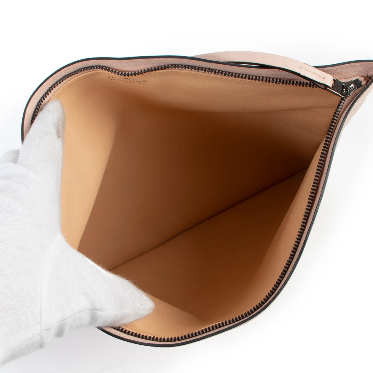 Shop authentic second hand luxury designer Delvaux Soft Pink Leather Clutch at Labellov.