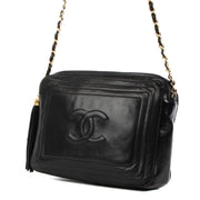 Shop safe online at Labellov in Antwerp, Brussels and Knokke this 100% authentic second hand Chanel Black Lambskin Vintage Camera Bag