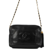 Shop safe online at Labellov in Antwerp, Brussels and Knokke this 100% authentic second hand Chanel Black Lambskin Vintage Camera Bag