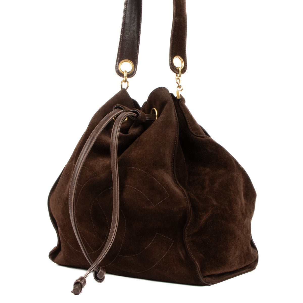 Shop safe online at Labellov in Antwerp, Brussels and Knokke this 100% authentic second hand Chanel Brown Suede Drawstring Bucket Bag