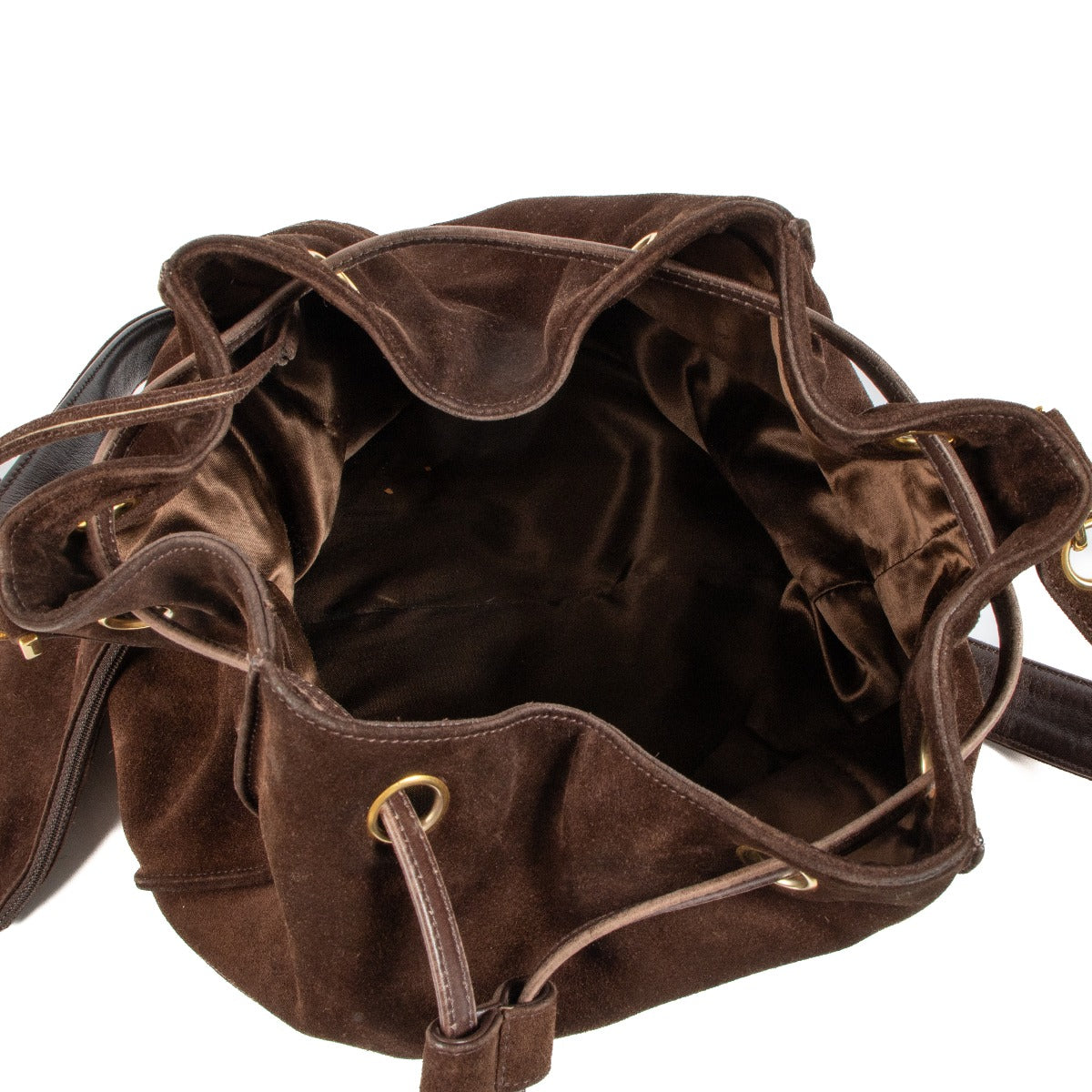 Shop safe online at Labellov in Antwerp, Brussels and Knokke this 100% authentic second hand Chanel Brown Suede Drawstring Bucket Bag