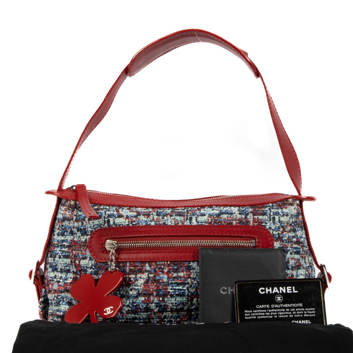 Shop safe online at Labellov in Antwerp, Brussels and Knokke this 100% authentic second hand Chanel Multicolor Tweed Clover Shoulder Bag