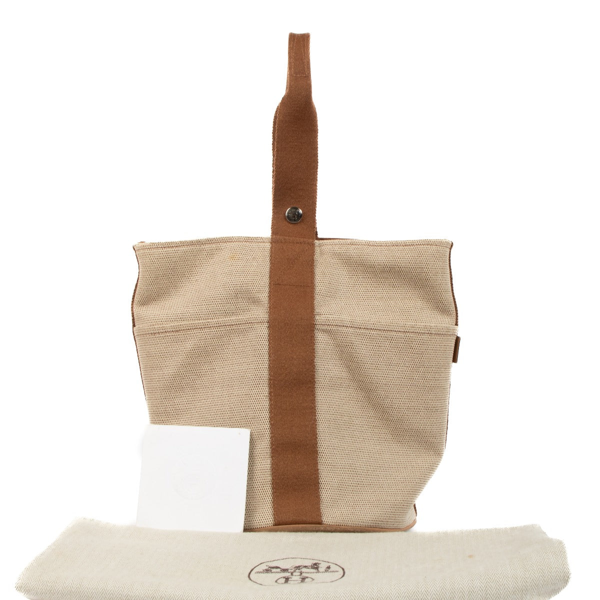 Shop safe online at Labellov in Antwerp, Brussels and Knokke this 100% authentic second hand Hermès Beige Canvas Saxo PM Bucket Bag