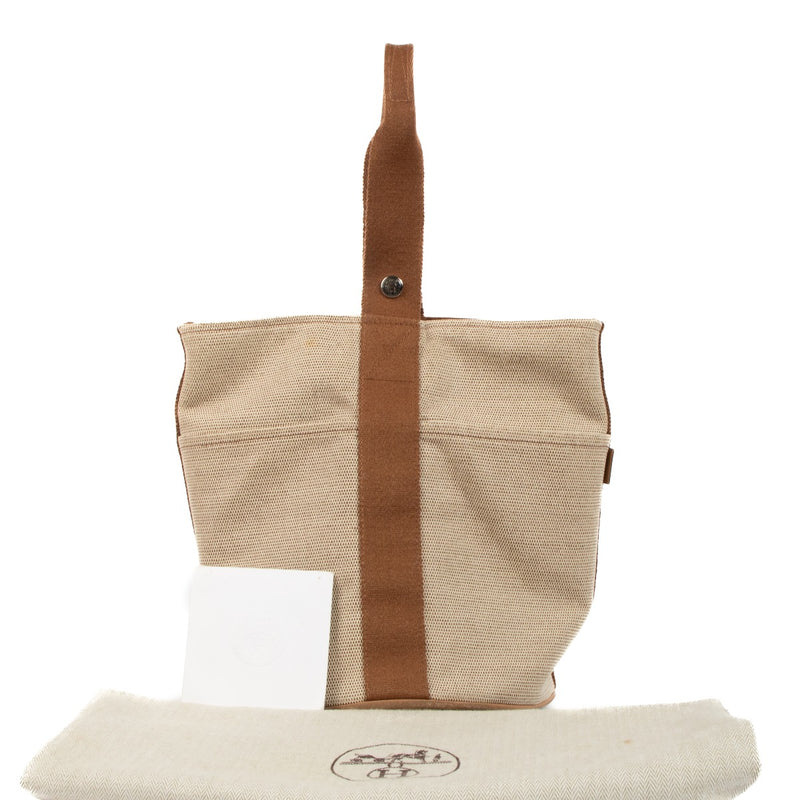 Shop safe online at Labellov in Antwerp, Brussels and Knokke this 100% authentic second hand Hermès Beige Canvas Saxo PM Bucket Bag