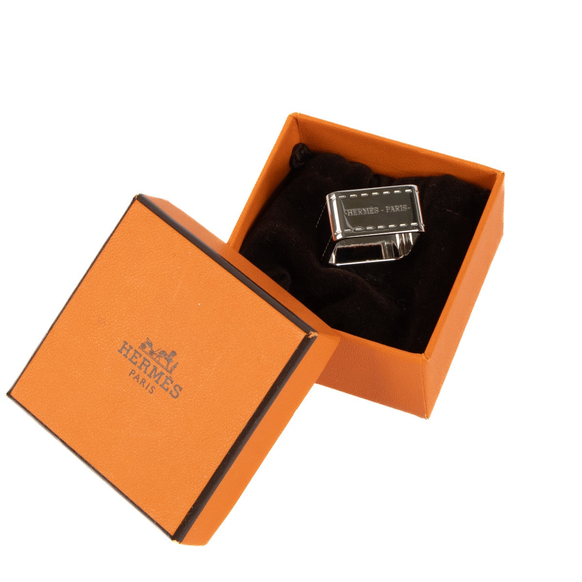 Buy real authentic Hermès Silver Scarf Ring 90 Bolduc safe online at Labellov.com or in Brussels, Knokke or Antwerp