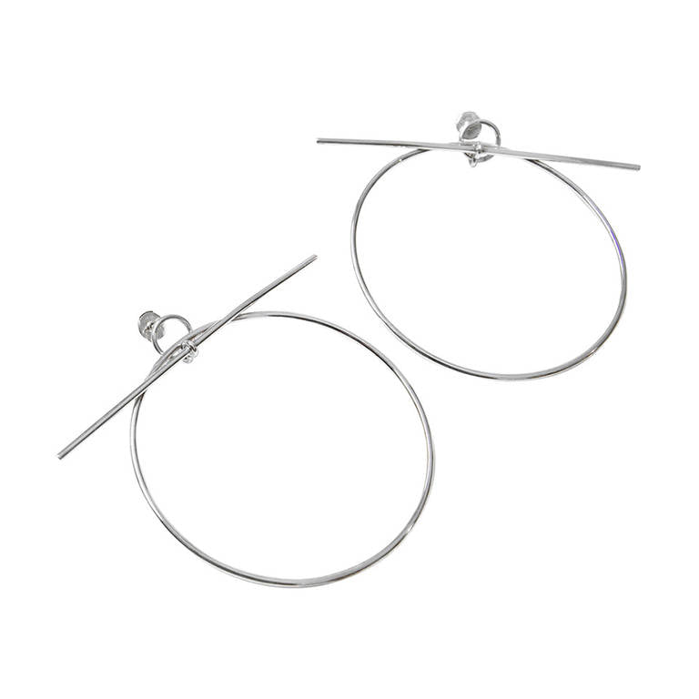 Hermes Silver Loop Eearring. Buy authentic secondhand Delvaux bags at the right price at LabelLOV vintage webshop. Safe and secure online shopping. Koop authentieke tweedehands Prada tassen bij LabelLOV webwinkel. Veilig online winkelen.