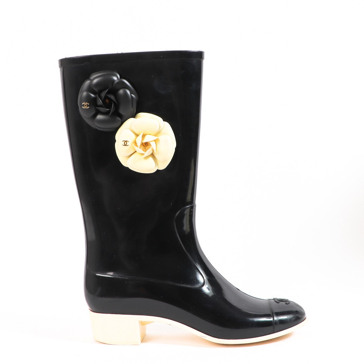 Buy an authentic Chanel Black Camellia Flower Rain Boots - Size 39 in very good condition at Labellov in Antwerp.