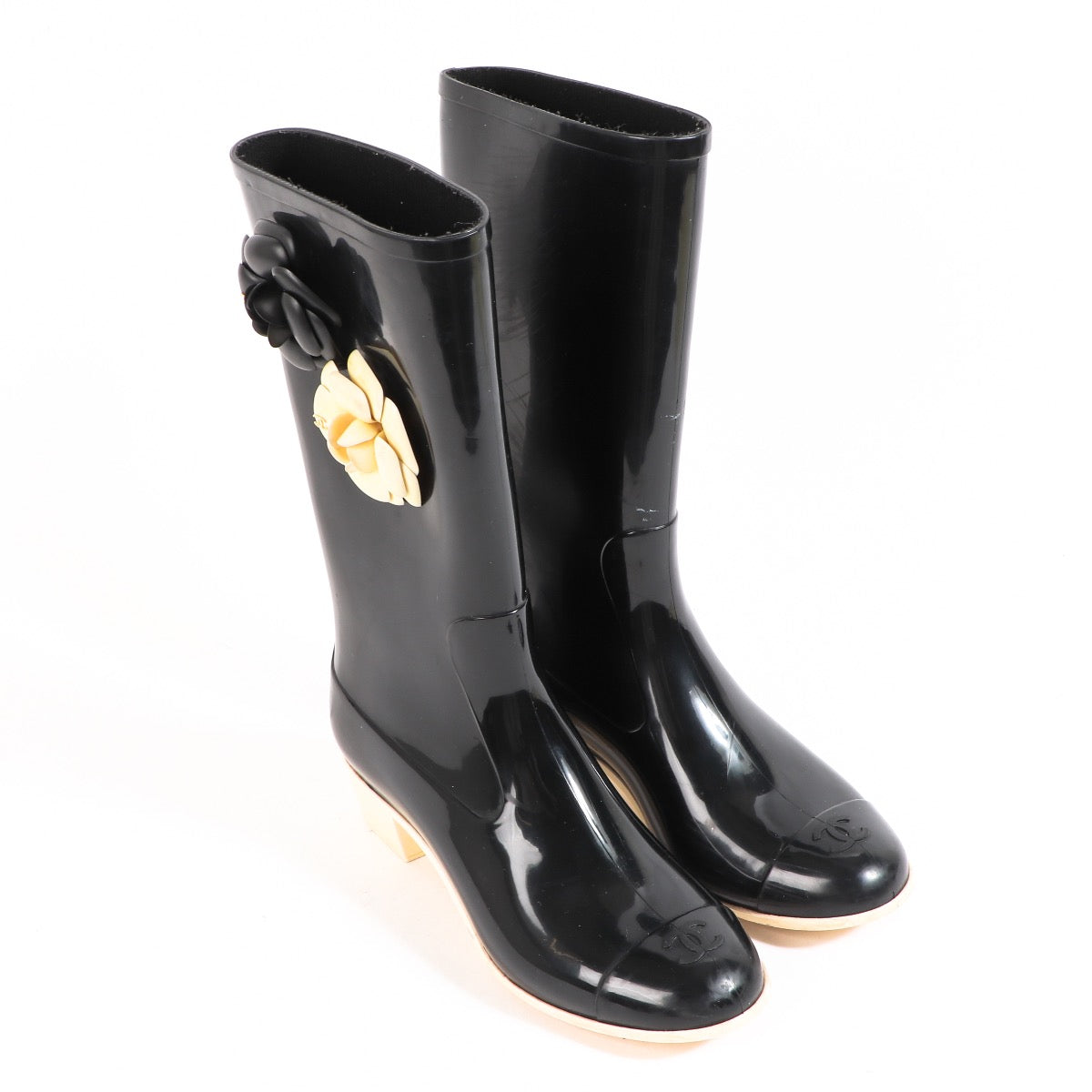 Buy an authentic Chanel Black Camellia Flower Rain Boots - Size 39 in very good condition at Labellov in Antwerp.