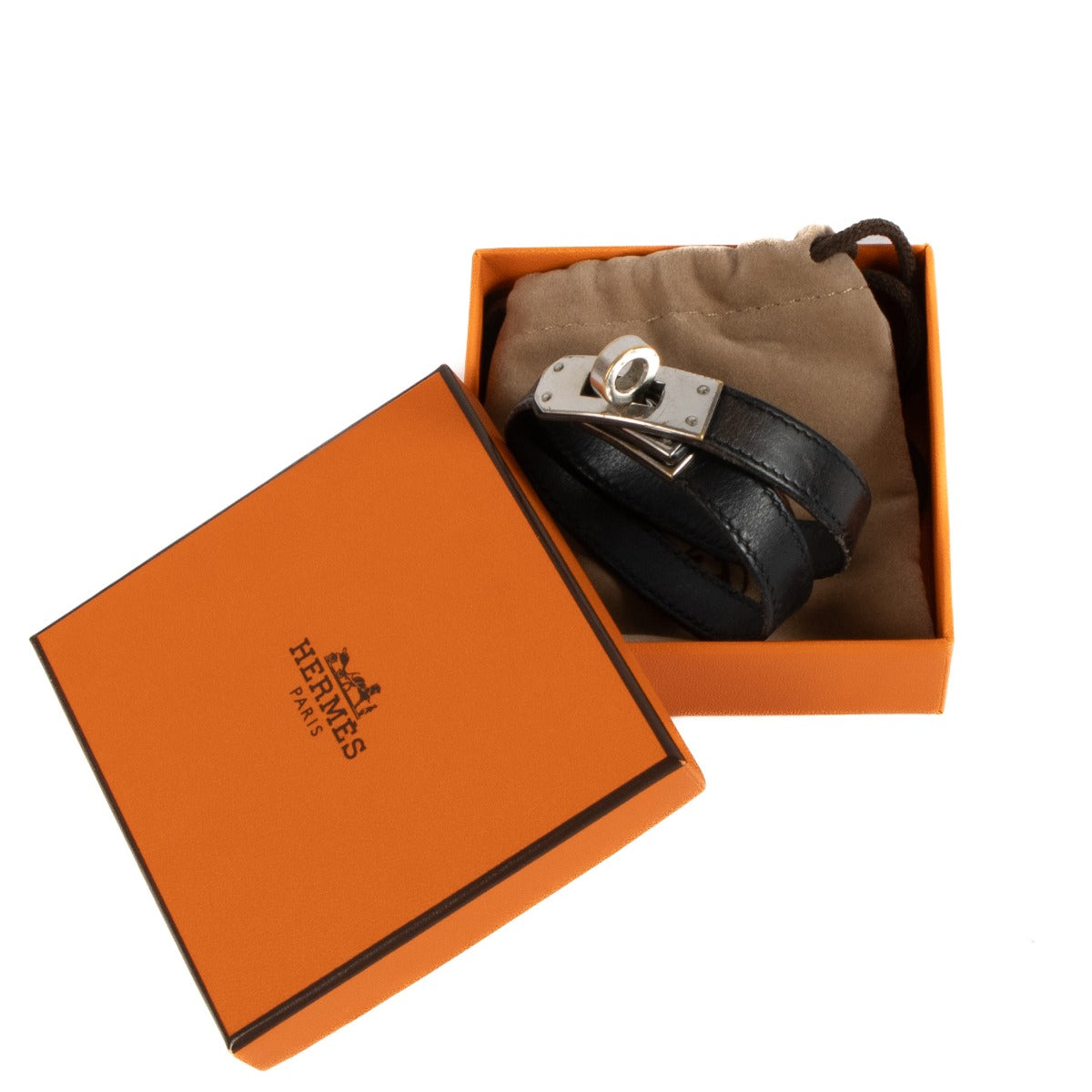 Shop safe online at Labellov in Antwerp, Brussels and Knokke this 100% authentic second hand Hermès Black Leather Kelly Double Tour Bracelet