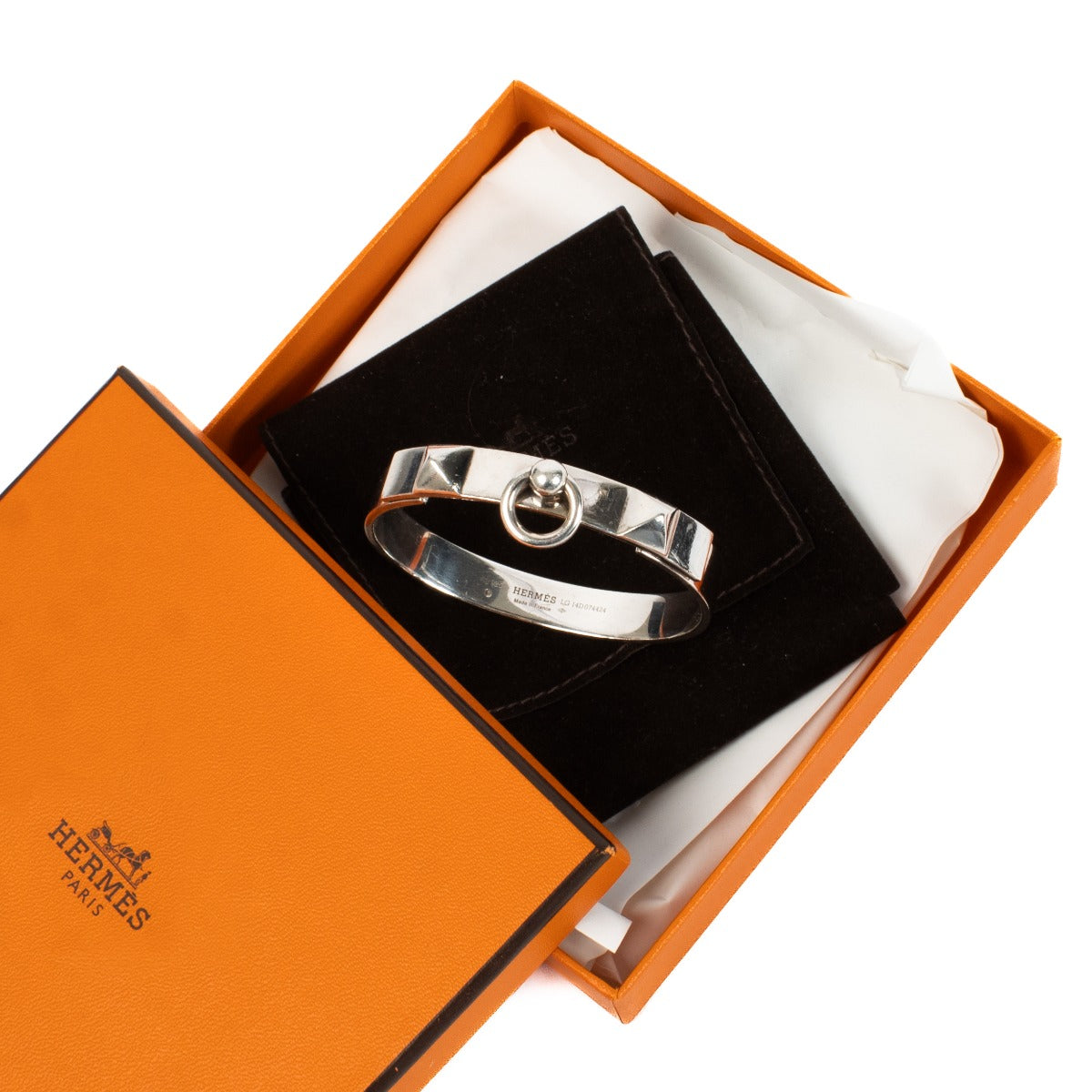 Shop safe online at Labellov in Antwerp and Knokke this 100% authentic second hand Hermès Silver Collier de Chien Small Bracelet