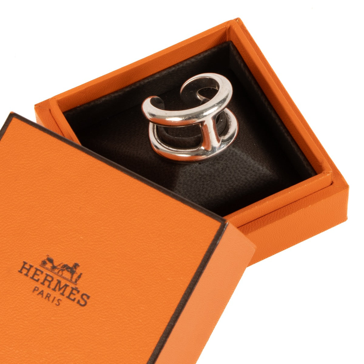 Shop safe online at Labellov in Antwerp, Brussels and Knokke this 100% authentic second hand Hermès Silver 925 Large Osmose Ring - size 58