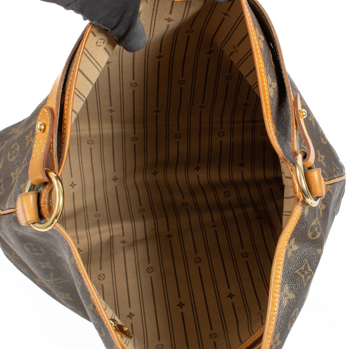 The Louis Vuitton Monogram Delightful MM is a spacious and stylish shoulder bag crafted from iconic Monogram canvas, offering practicality and luxury for everyday use. Shop now on Labellov.com.