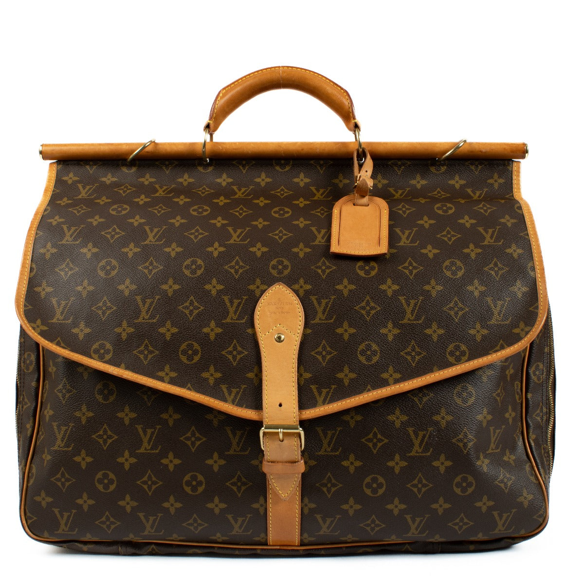 The Louis Vuitton Monogram Hunting Bag blends luxury and practicality with a spacious interior, multiple compartments, and adjustable leather straps, perfect for travel and outdoor use. Shop now on Labellov.com.