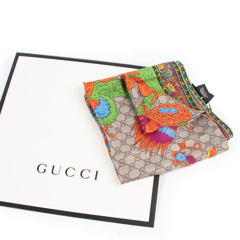 Veilig online kopen van authentieke Gucci Monogram bloemen zijde sjaal.