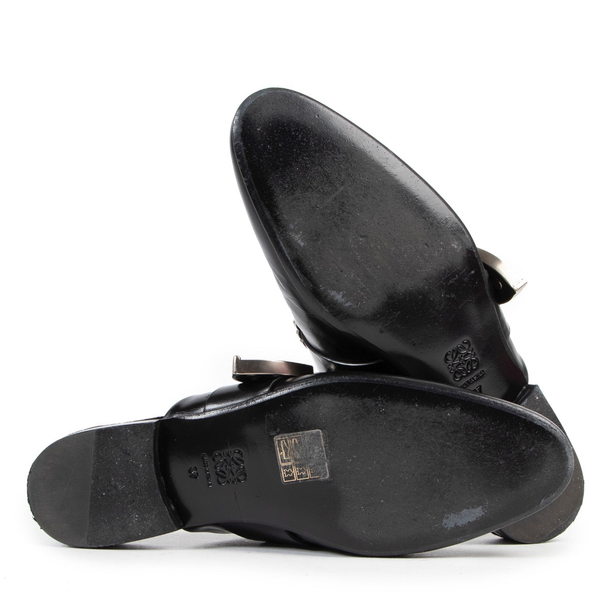 Achetez en ligne second main ces chaussures Loewe cuir noir en taille 37.