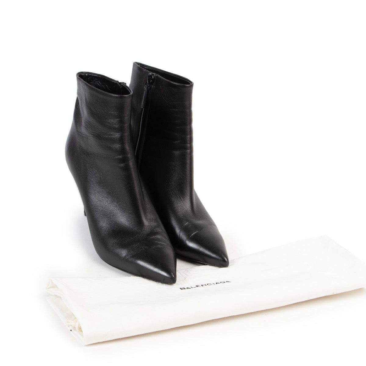 Shop safe online authentic second hand Balenciaga Black Leather Boots in Size 39,5 in very good condition and at the right price at Labellov.com.