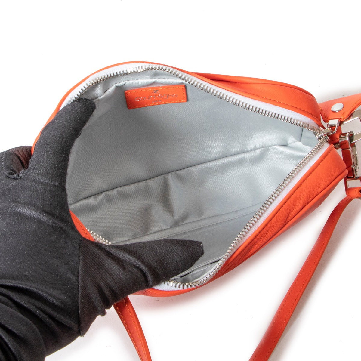 Safely purchase a used one Courreges orange clutch. Buy online in a reliable way a Courreges orange clutch. Buy in a safe site and easy way a Courreges orange clutch