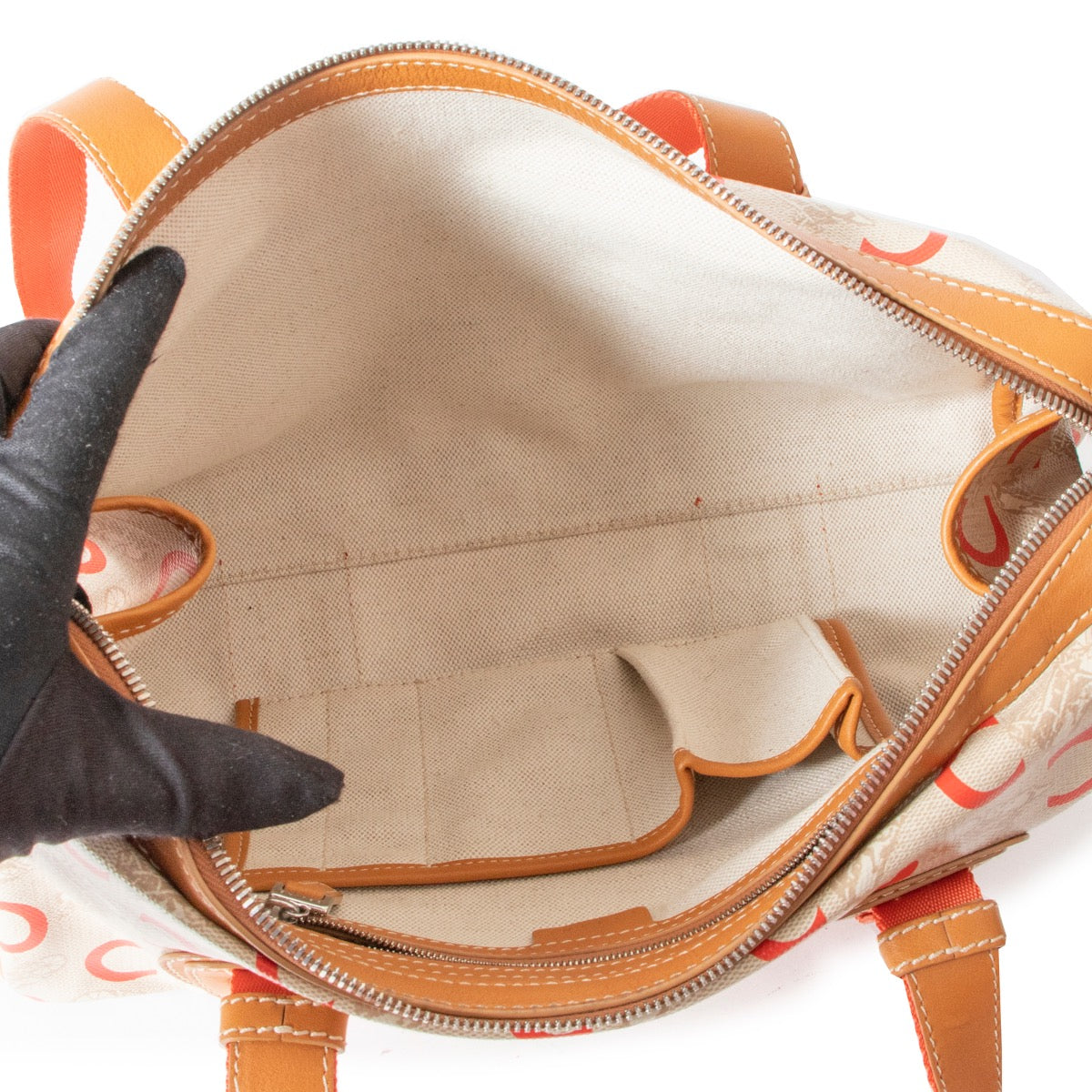 Buy and sell your secondhand designer items for a reasonable price at Labellov Antwerp, come by in store or online. Buy this Céline C Macadam Shoulder Bag Beige Orange Canvas for a reasonable price in very good condition.