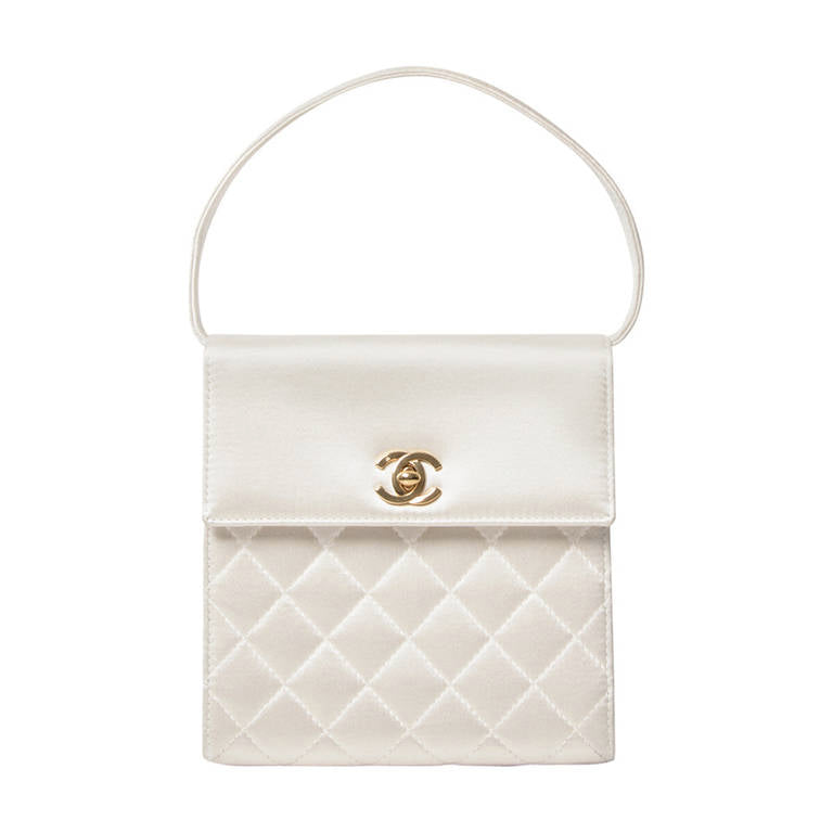 Sac de soirée matelassé en soie Chanel