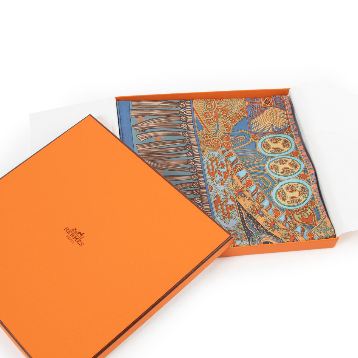 Buy an authentic second hand Hermès Sur un Tapis volant silk scarf at Labellov.