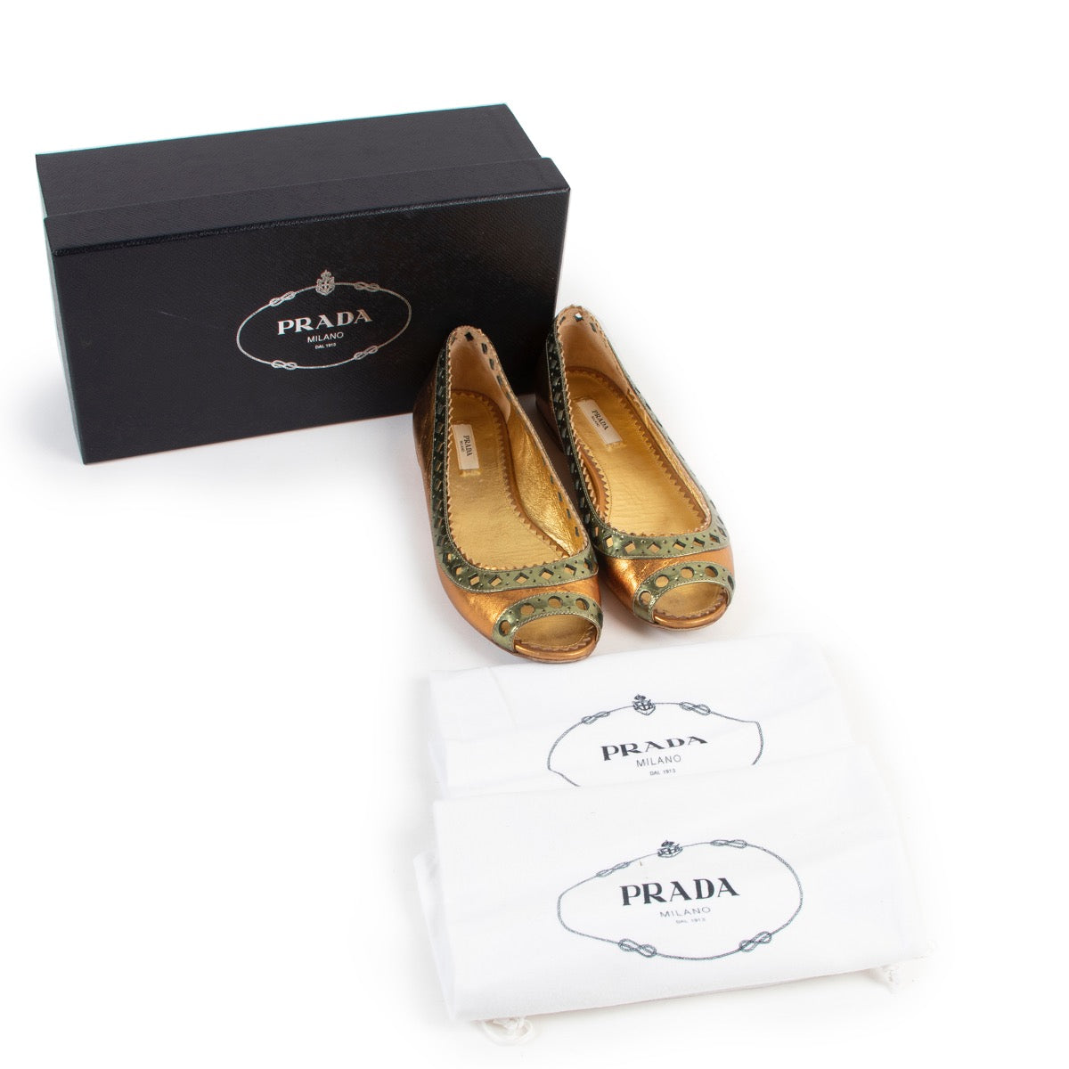 Shop safe online at Labellov in Antwerp these 100% authentic second hand Prada Gold Leather Flats - Size 38