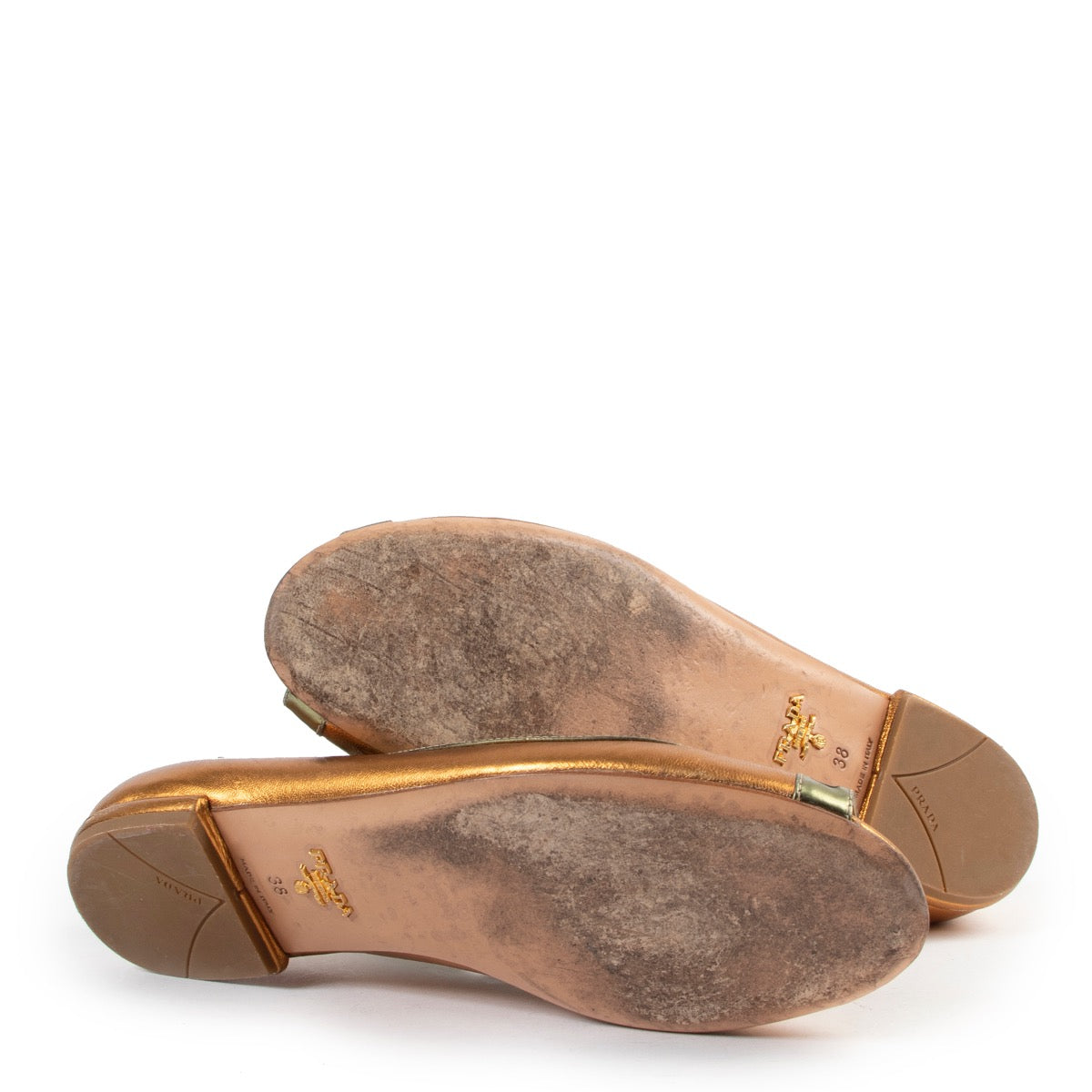 Shop safe online at Labellov in Antwerp these 100% authentic second hand Prada Gold Leather Flats - Size 38