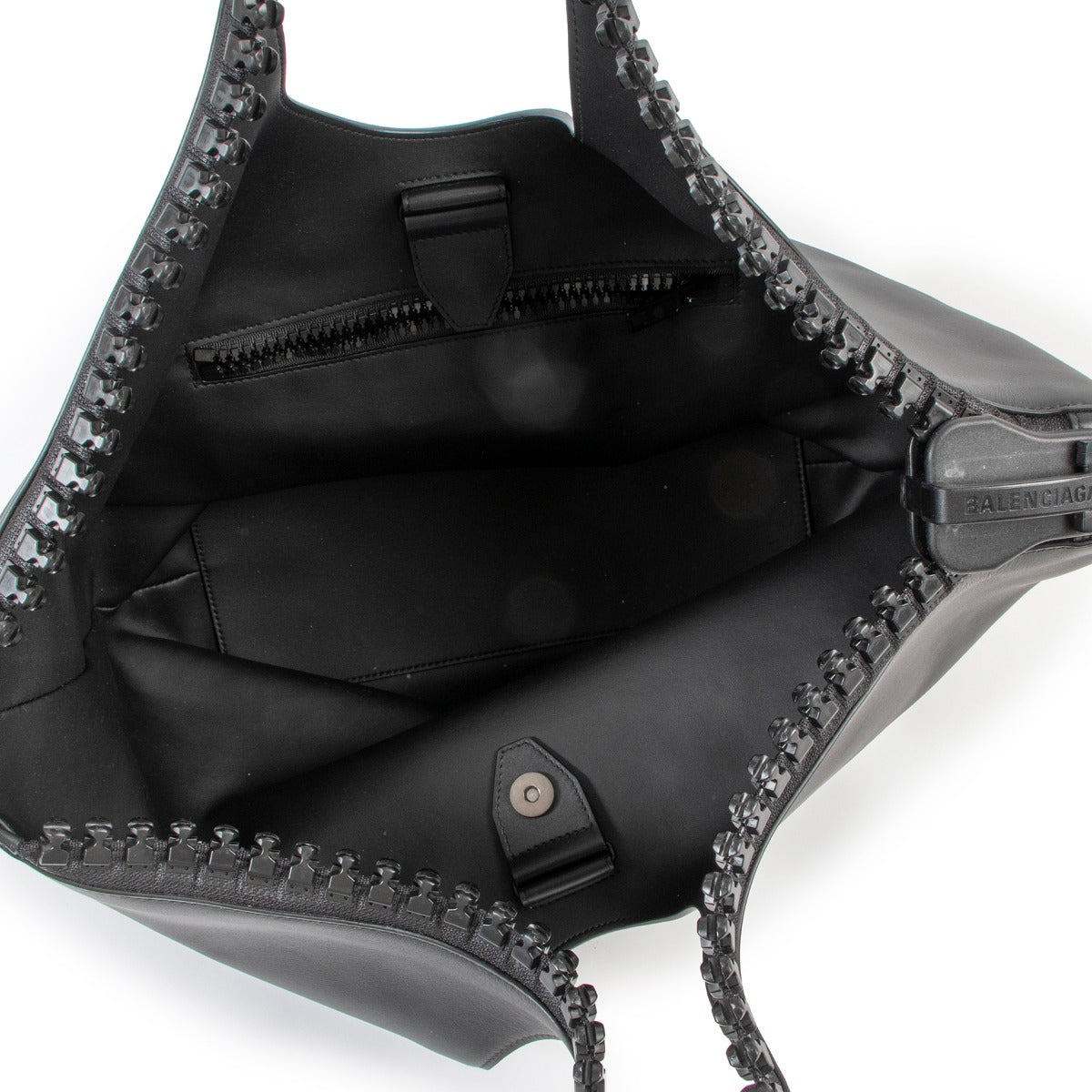 Shop online authentic second hand luxury high-end designer Balenciaga Black Megazip Medium Basket Bag at Labellov