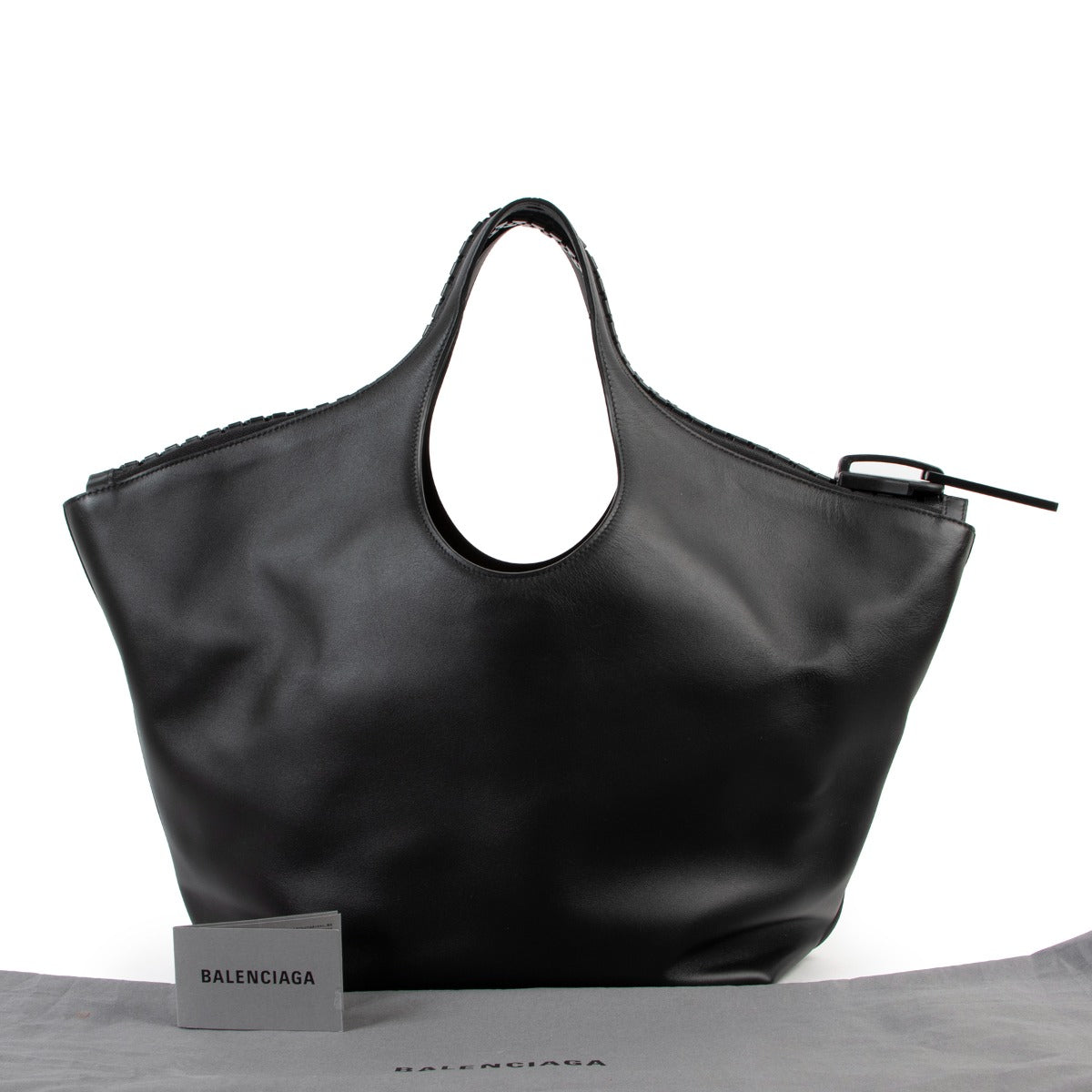 Shop online authentic second hand luxury high-end designer Balenciaga Black Megazip Medium Basket Bag at Labellov