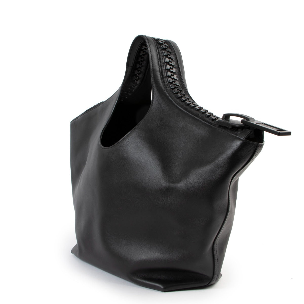 Shop online authentic second hand luxury high-end designer Balenciaga Black Megazip Medium Basket Bag at Labellov