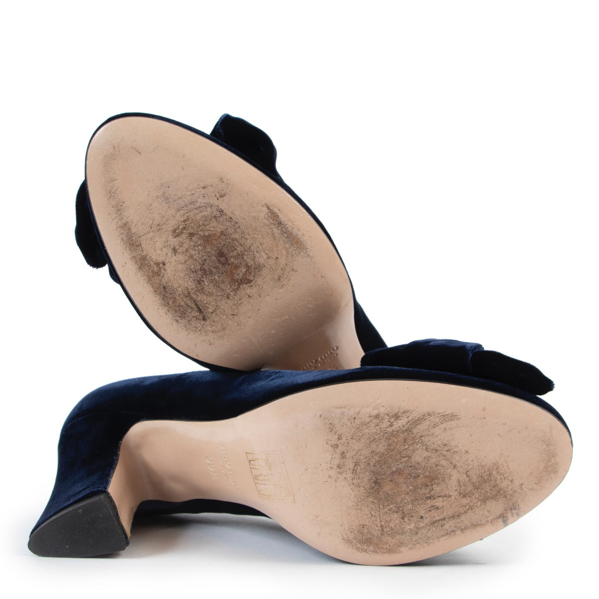 Buy a 100% authentic pair of second hand Miu Miu Blue Velvet Pumps Size 39,5 at Labellov