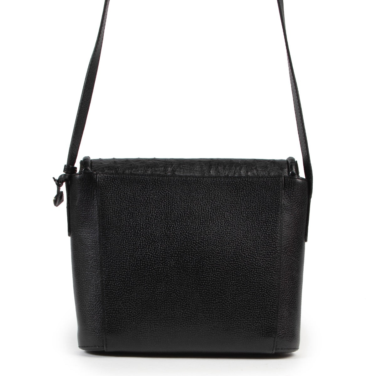 Achetez en ligne second main ce sac Delvaux Eclair en cuir noir chez Labellov.com.