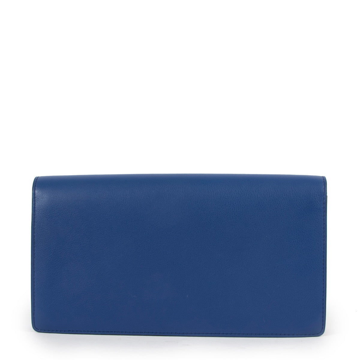 Shop safe online at Labellov in Antwerp this 100% authentic second hand Delvaux Bleu De Prusse Galuchat Madame Clutch