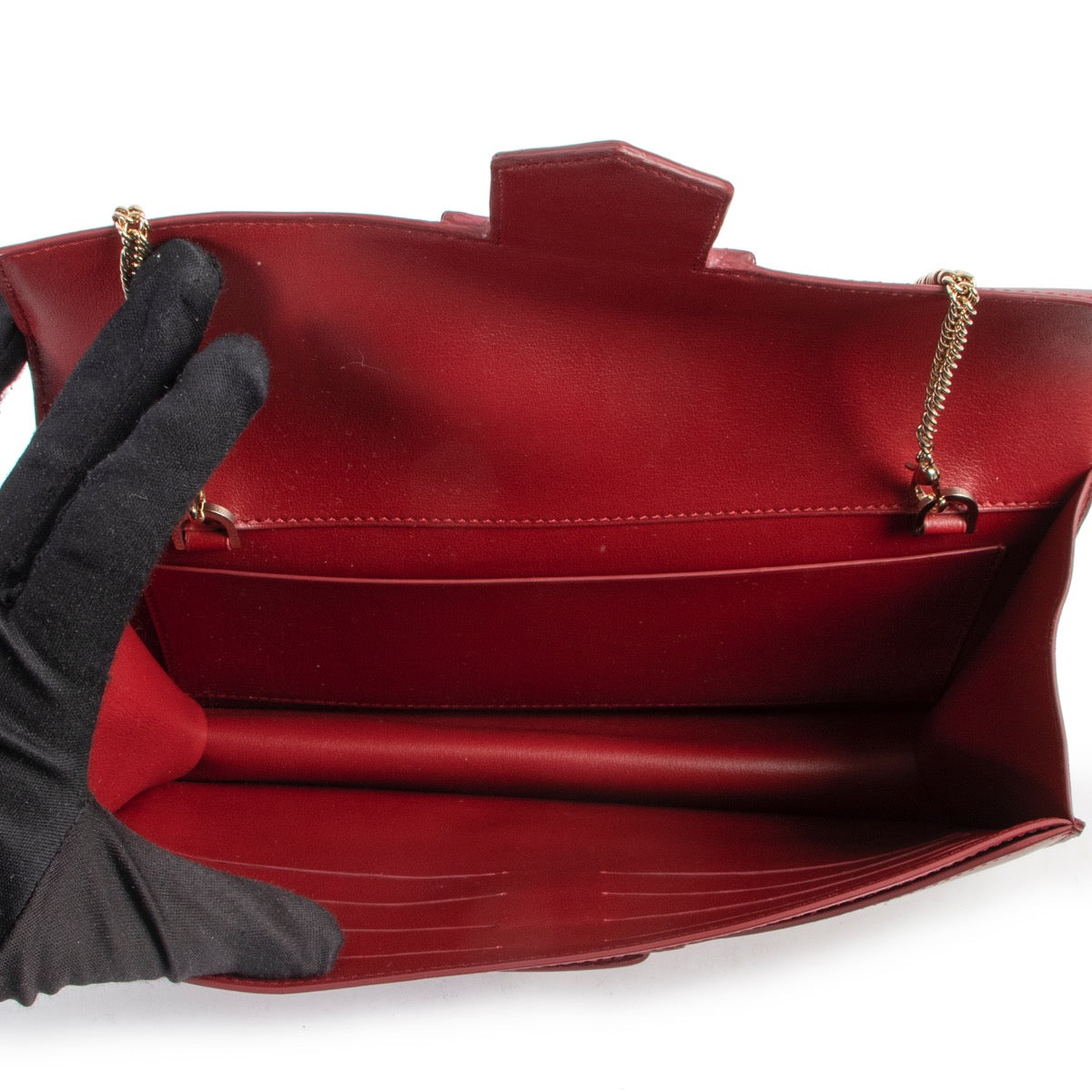 Shop safe online 100% authentic second hand Delvaux Presse Pochette Calf Souple Rouge de Pourpre at the right price at Labellov in Antwerp.