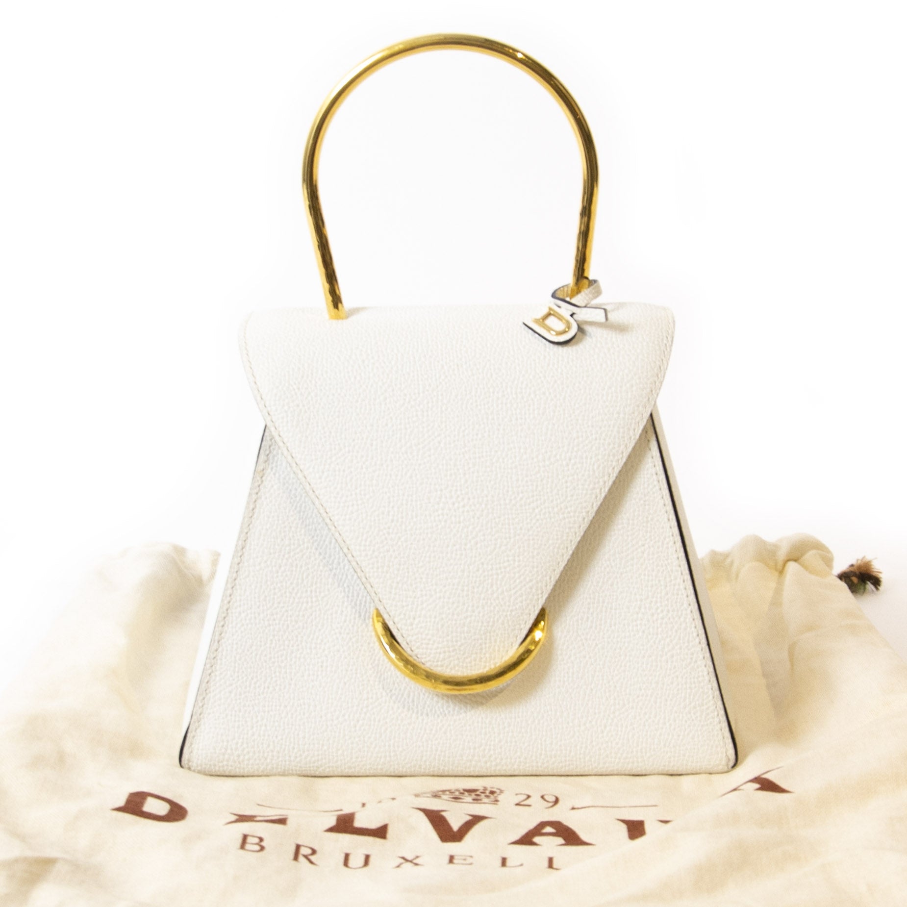 Authentieke tweedehands Delvaux white Triangle Bag juiste prijs veilig online winkelen LabelLOV webshop luxe merken winkelen Antwerpen België mode fashion