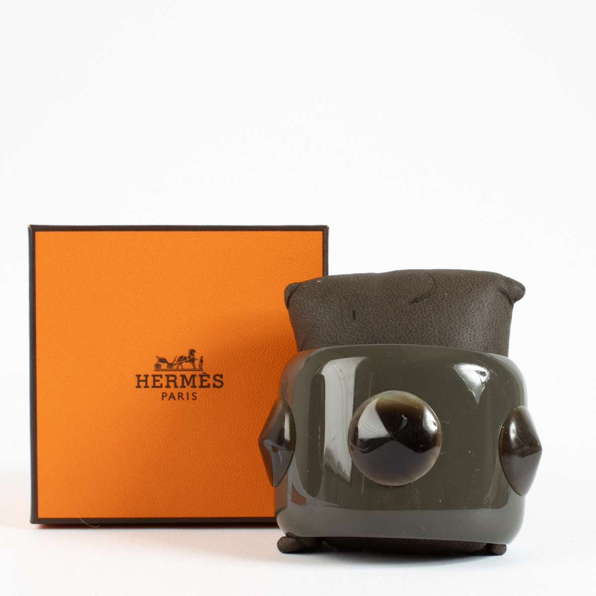 shop 100% authentic second hand Hermès Green Bois Laqué Horn Studded Cuff Bracelet - Size PM on Labellov.com