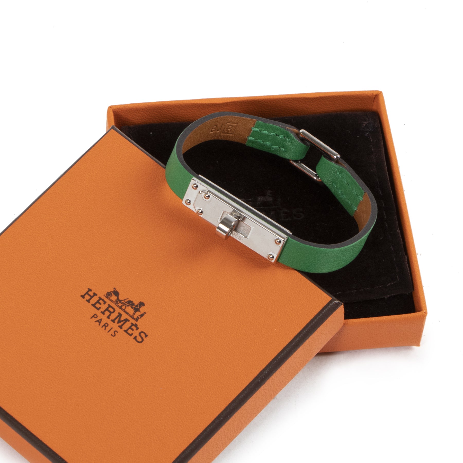 We buy and sell your authentic designer Hermès Micro Kelly Vert Bambou Leather Bracelet