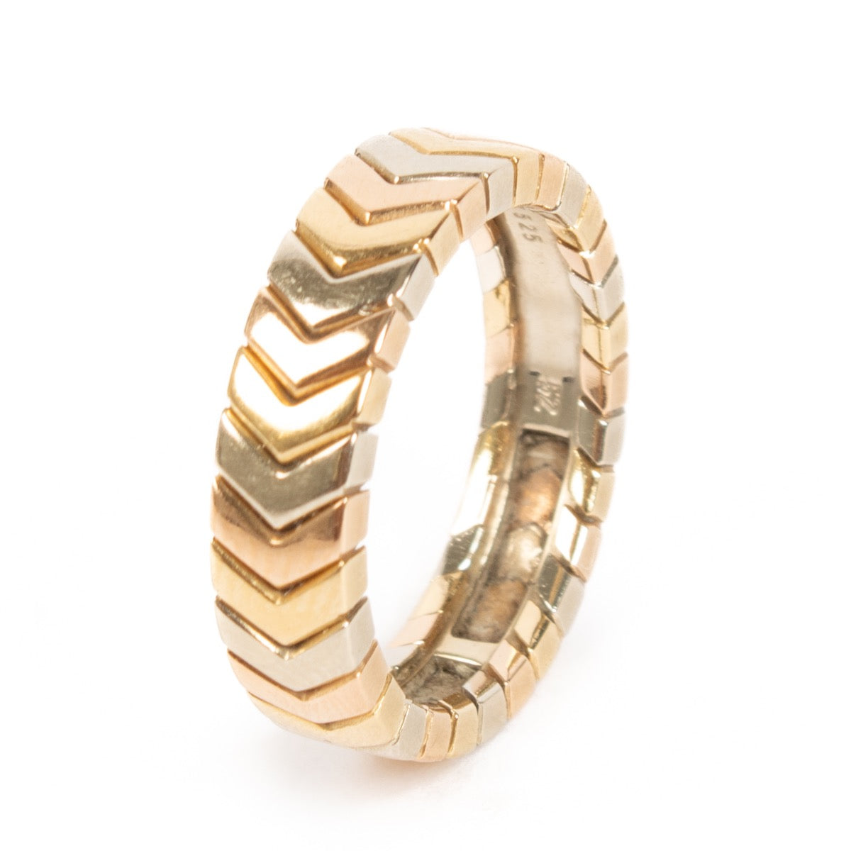 Shop safe online at Labellov in Antwerp, Brussels and Knokke this 100% authentic second hand Cartier Tri Gold Ring - size 51
