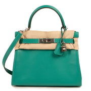 Hermès Kelly Retourne 28 Verso Evercolor Vert Verone and Bleu Du Nord now available at Labellov online or in store. Get your Hermès Kelly online or step by in our store.