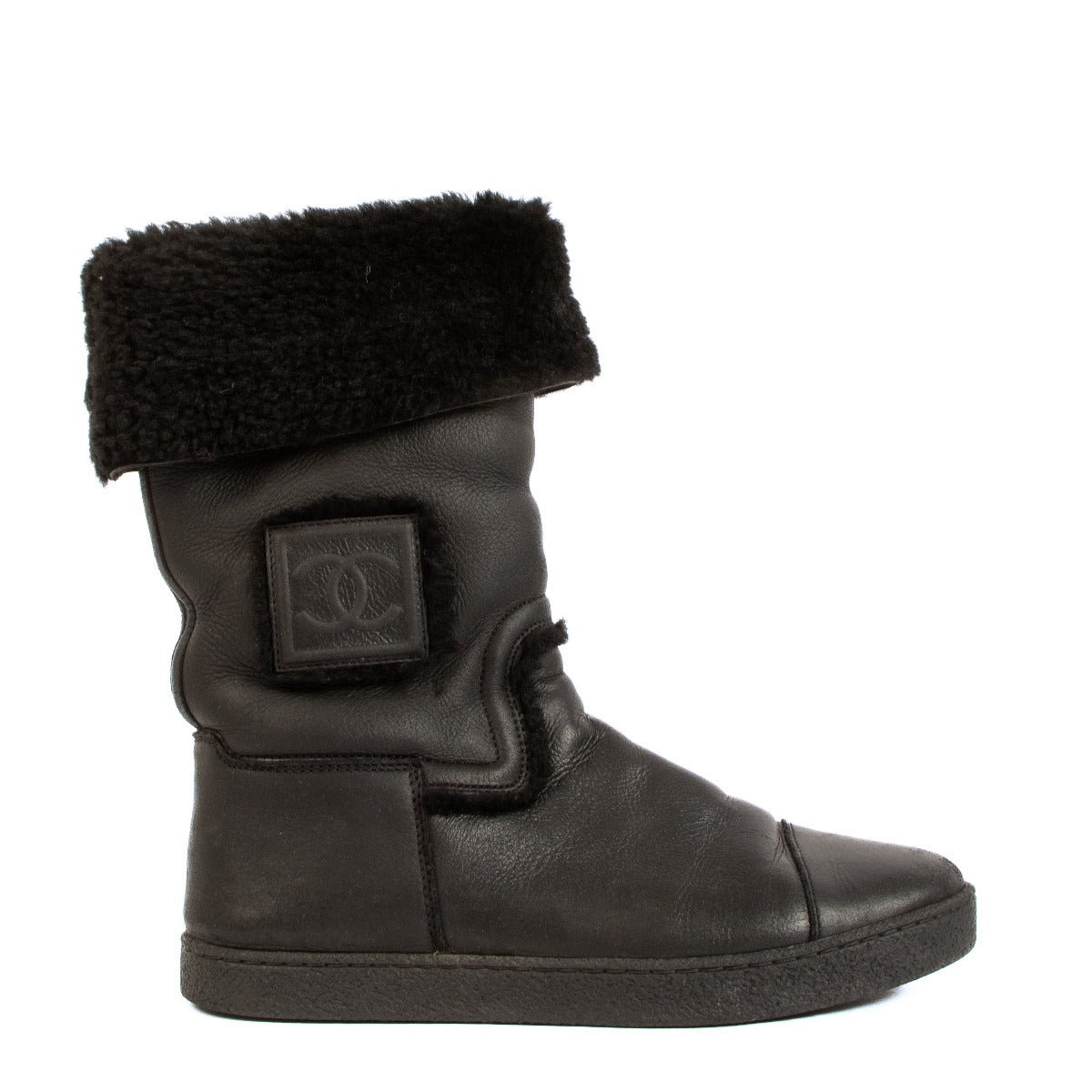 Chanel, Chanel boots, Chanel black boots, Chanel shearling, shearling boots, preloved, Labellov, Fashion, winter boots, Antwerp, Knokke